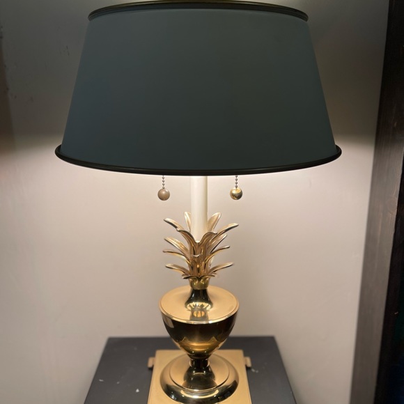 1970’s Solod Brass Pineapple Lamp with white tile shade - Picture 1 of 12